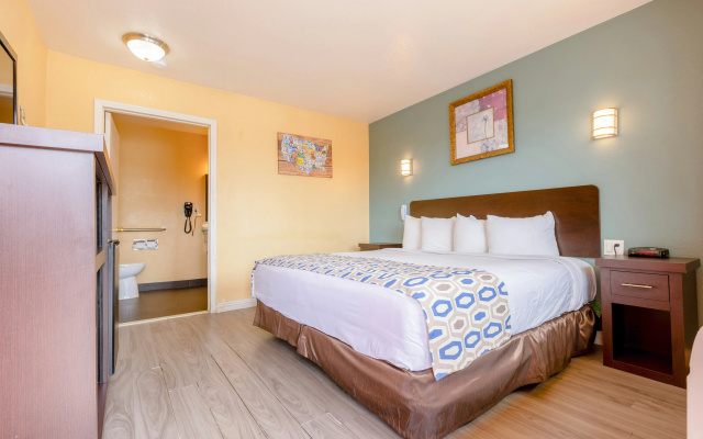Hotel Avenida - Oceanside Camp Pendleton