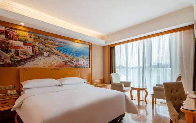 Vienna Hotel(Chongqing West Railway Station Southwest Hospital Branch)