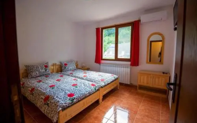 Guest House Tandov