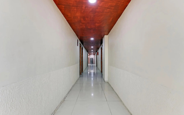 SPOT ON 71878 Hotel Shri Sai