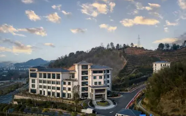 Yinquanju Hotel (Qianguqing)