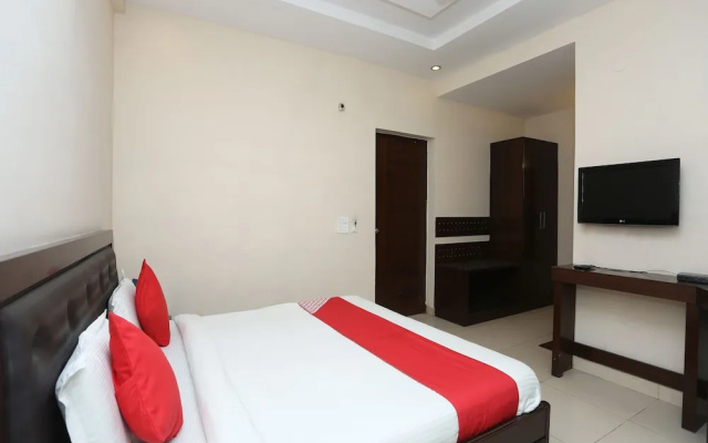 OYO 33385 Hotel Mandakini