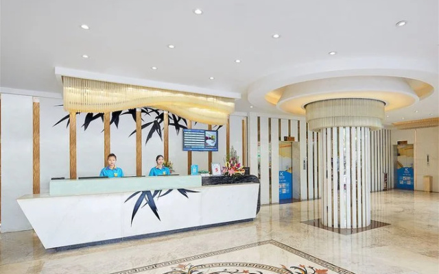 Al Khaleej Holiday
