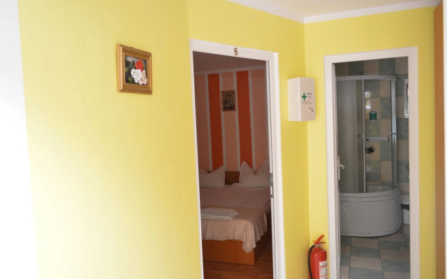 Pensiunea La Cetate