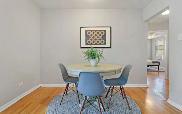2BR Modern & Comfy Apt in Rogers Park