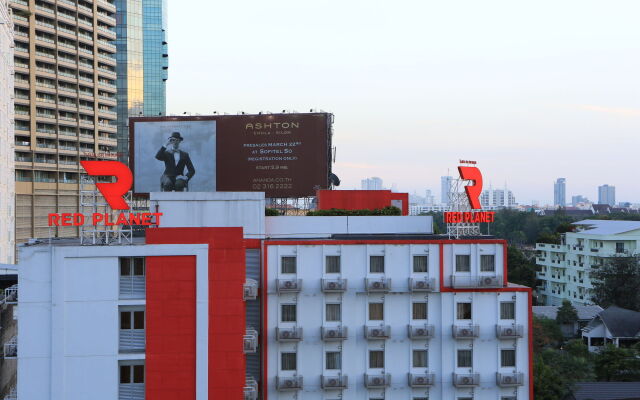 Отель Red Planet Bangkok Asoke вид на фасад