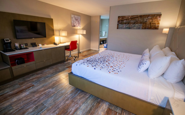 Empieria High Sierra Hotel