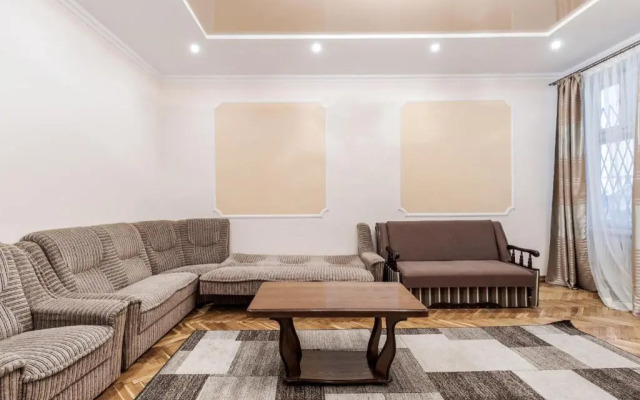 Akademika Hnatyuka Apartment