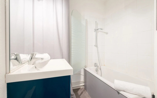 Studio With a Courtyard Place Gambetta