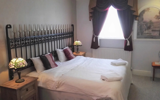 Dukes Folly Hotel