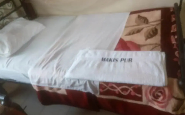 Makis Guest Rooms