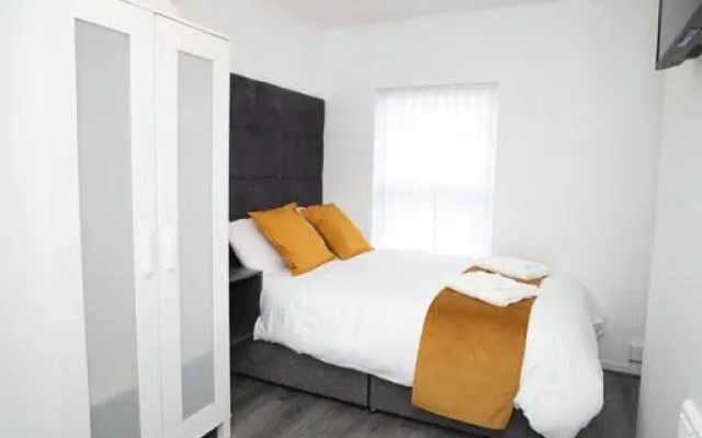 Sybil Townhouse Anfield Sleeps 15