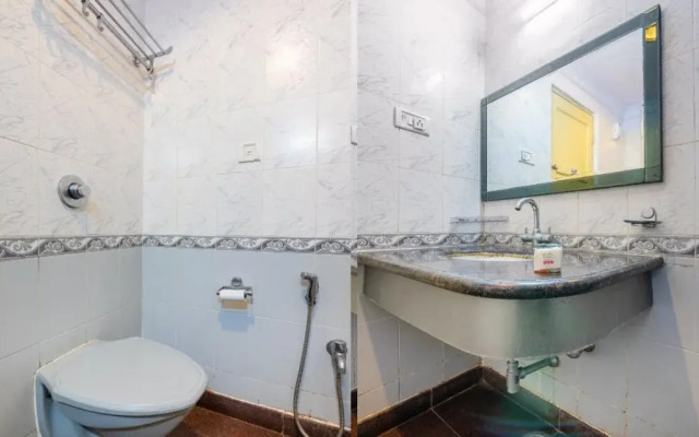 Aura Inn by OYO Rooms
