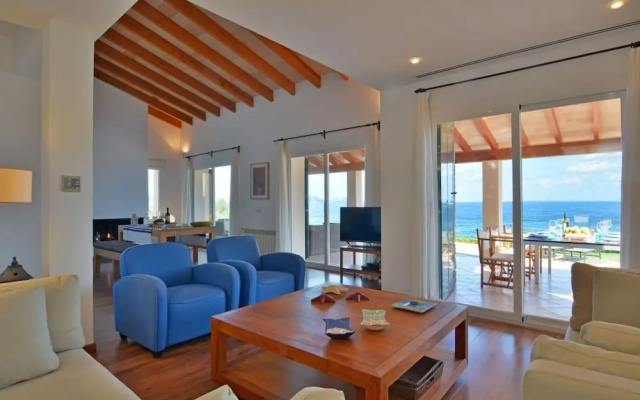 Luxurious Sea Front Villa in Mallorca