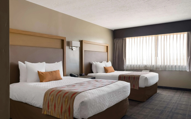 Best Western Plus Landmark Hotel