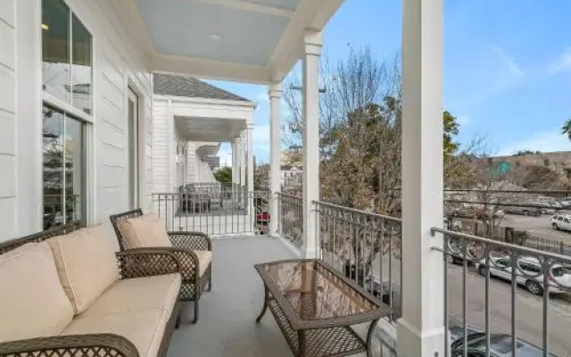 Luxury 3BR on Carondelet by Hosteeva