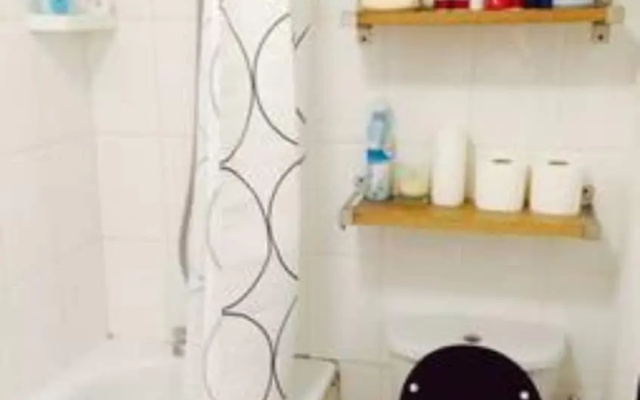 Bright 2 Bedroom Apartment
