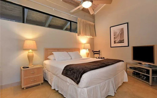 Papakea #c403 3 Bedroom Condo by RedAwning