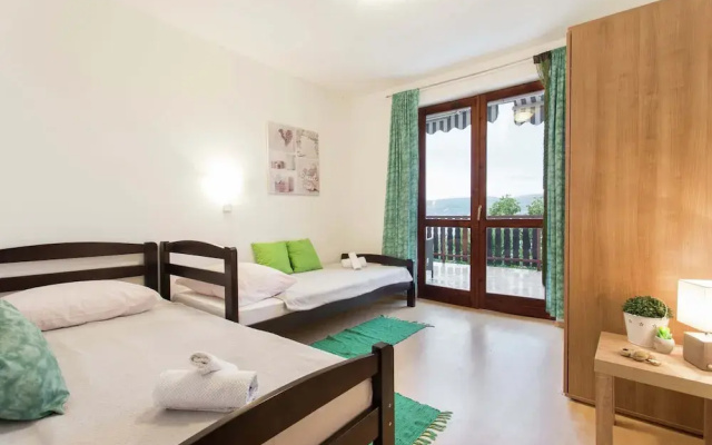 Apartment in Seline With Garden