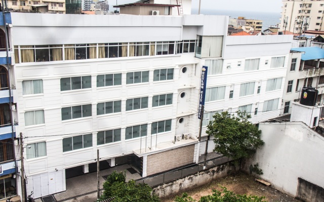 Ceylon CIty Hotel вид на фасад