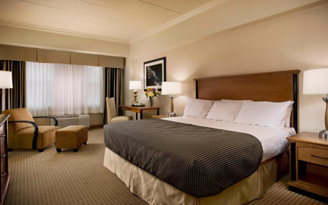 Hollywood Casino & Hotel
