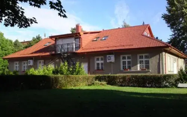 Отель Sveciu Namai Klaipeda Inn Литва, Клайпеда - отзывы, цены и фото номеров - забронировать отель Sveciu Namai Klaipeda Inn онлайн вид на фасад