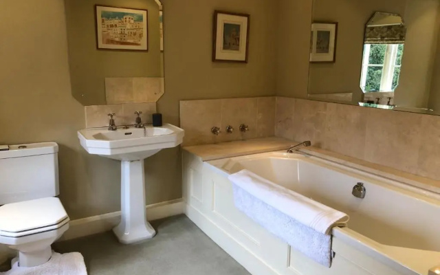 Aylworth Manor