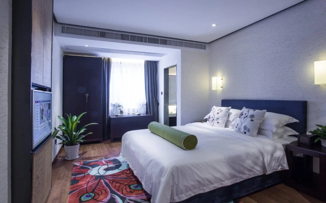 Serene Cicada Hotel