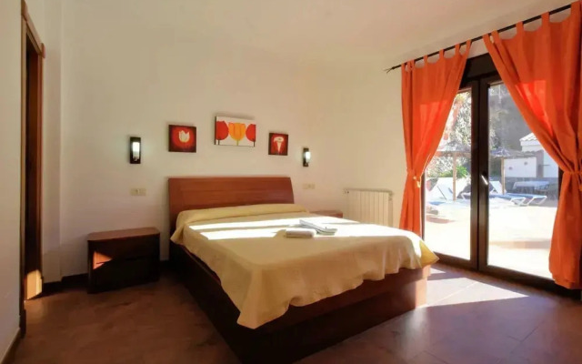 Luxury Villa in Sayalonga With Private Pool