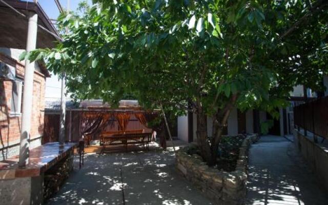 Гостиница Guest House Roditelski Ochag в Анапе отзывы, цены и фото номеров - забронировать гостиницу Guest House Roditelski Ochag онлайн Анапа вид на фасад