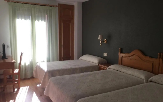 Hotel Cinco Castaños