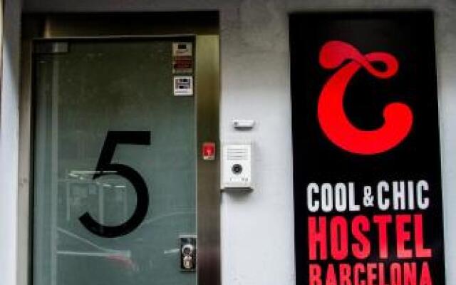 Отель Cool & Chic Hostel Испания, Оспиталет-де-Льобрегат - отзывы, цены и фото номеров - забронировать отель Cool & Chic Hostel онлайн вид на фасад