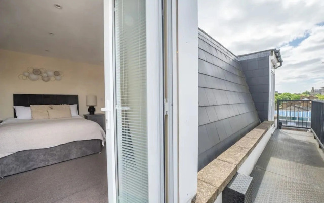 Stylish 3 Bedroom Flat CRC