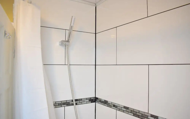 Spacious 3 Bedroom Shadwell Flat