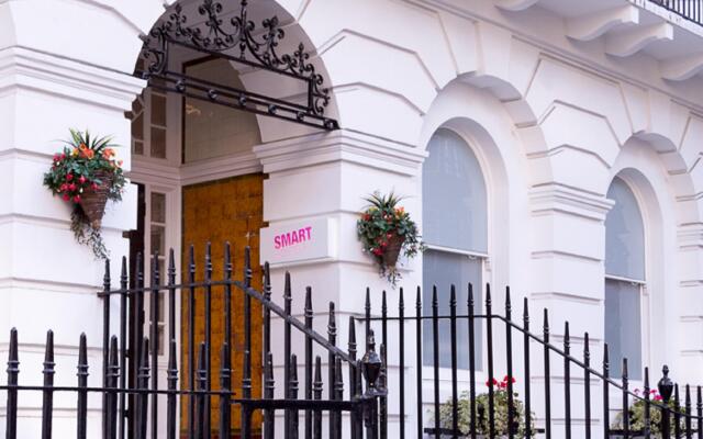 Smart Russell Square Hostel вид на фасад