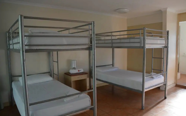 Base Backpackers Airlie Beach Resort