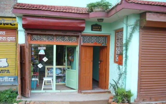 Отель Sanu House Hostel & Homestay Непал, Лалитпур - отзывы, цены и фото номеров - забронировать отель Sanu House Hostel & Homestay онлайн вид на фасад
