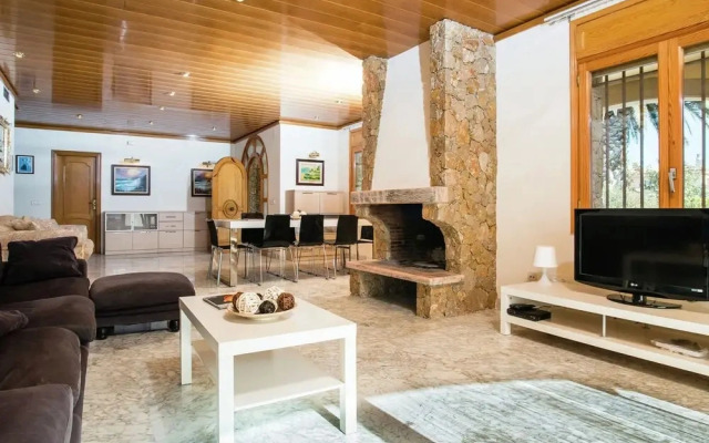 Alluring Holiday Home in Girona With Swimming Pool