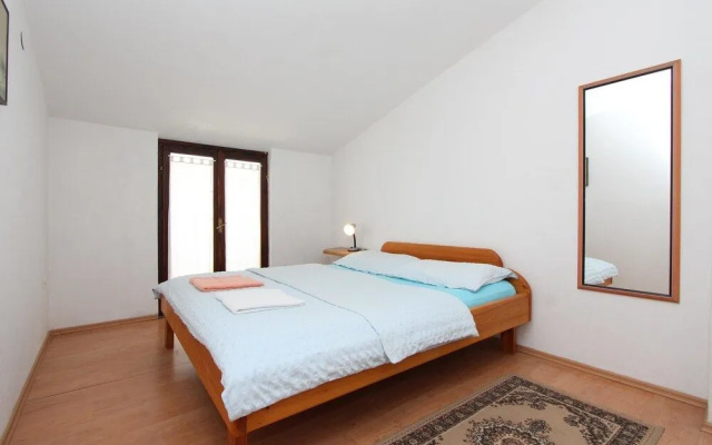 Apartments Lora