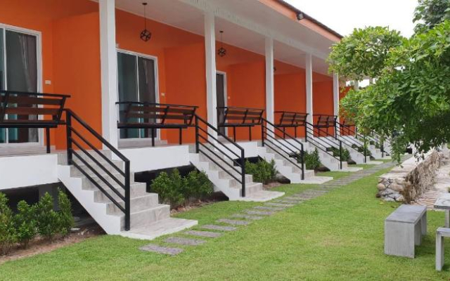 Thipburee Riverside Hotel