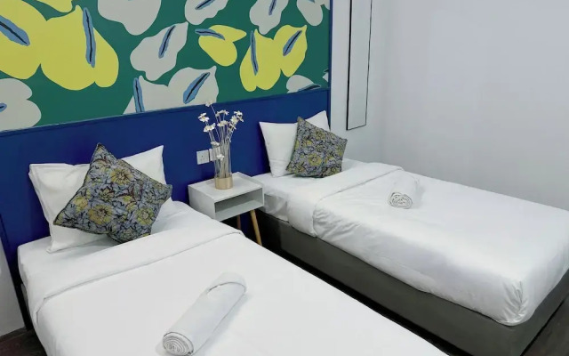 Traveller Ark Hotel & Bunks