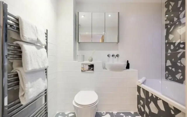 The Millharbour Retreat - Elegant 1bdr Flat With Balconies