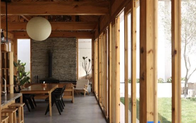 Huaqin · Bali Retreat Wild Luxury Courtyard | 1‑Min Walk to Erhai Lake (Cai Village)