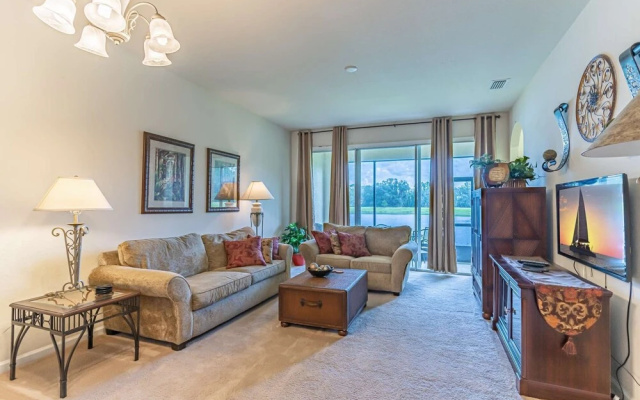 2633 Trafalgar Village