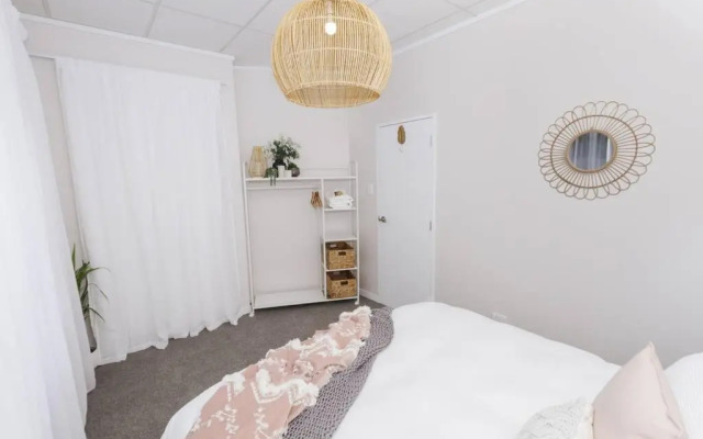 Tiny House Oasis Cambidge-Pool-Hamilton Airport 10mins