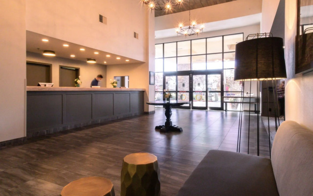 Oxford Suites Chico