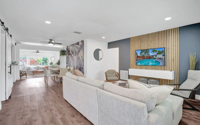 Hollywood Luxurious Villa w Heated Pool