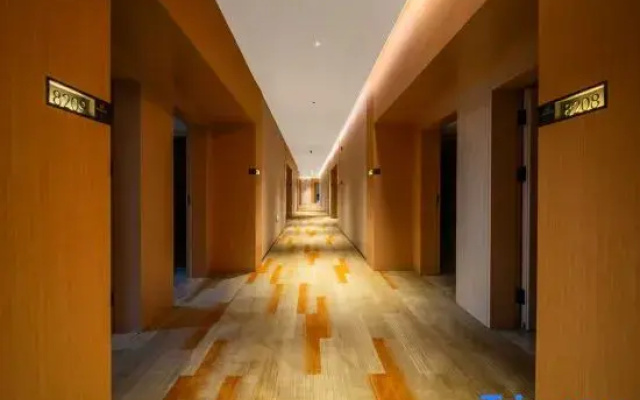 Yinchi Business Hotel (Jinxian County IM Plaza)