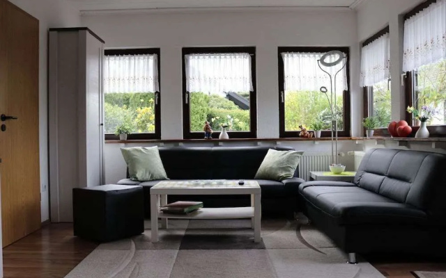Ruhiger Bungalow am Hennesee mit Terrasse