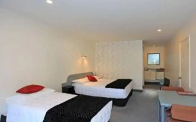 Kapiti Lindale Motel & Conference Centre